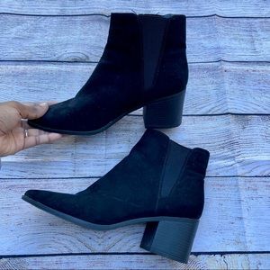 FOREVER 21 Pointed Toe Black Heeled Booties